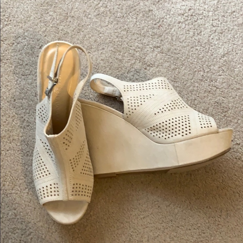 Chinese Laundry wedges 😍🤩